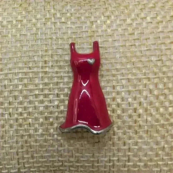 Vintage Red Enamel Brooch Red dress heart pin - Picture 1 of 4